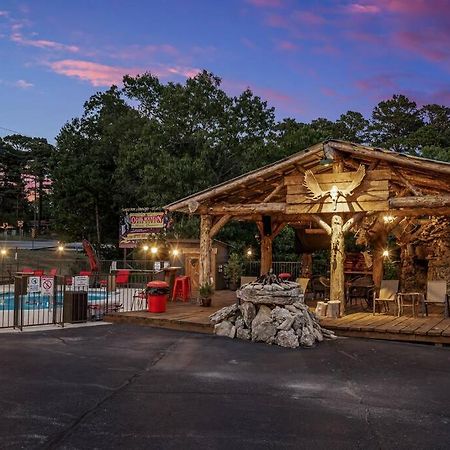 Stonegate Lodge 2 Queen Beds Wifi 50In Roku Tv Salt Water Pool Room #105 Eureka Springs Ngoại thất bức ảnh