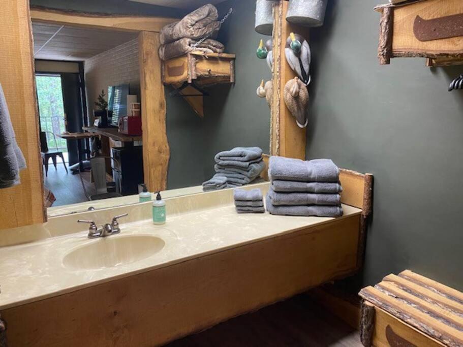 Stonegate Lodge 2 Queen Beds Wifi 50In Roku Tv Salt Water Pool Room #105 Eureka Springs Ngoại thất bức ảnh