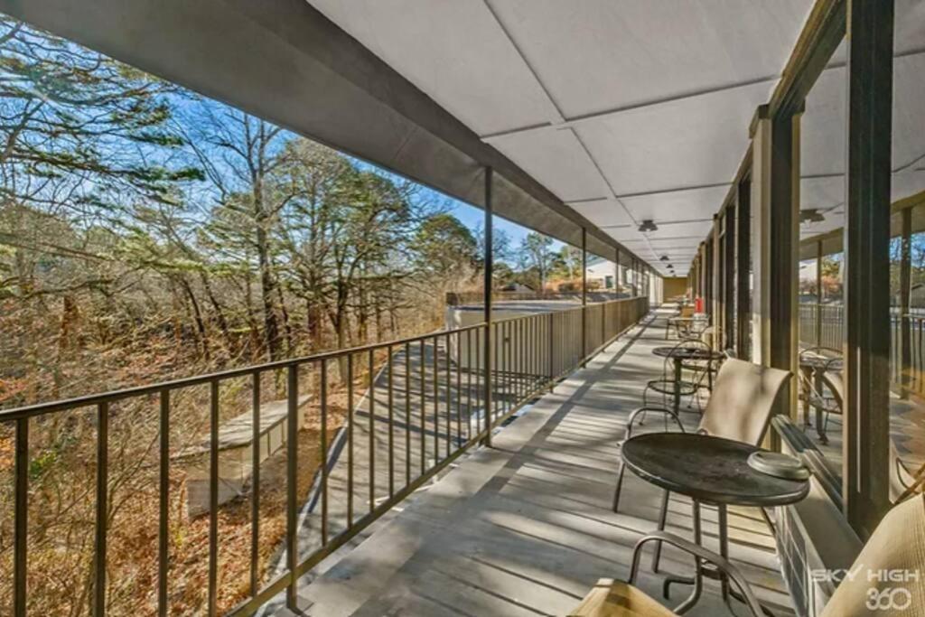 Stonegate Lodge 2 Queen Beds Wifi 50In Roku Tv Salt Water Pool Room #105 Eureka Springs Ngoại thất bức ảnh