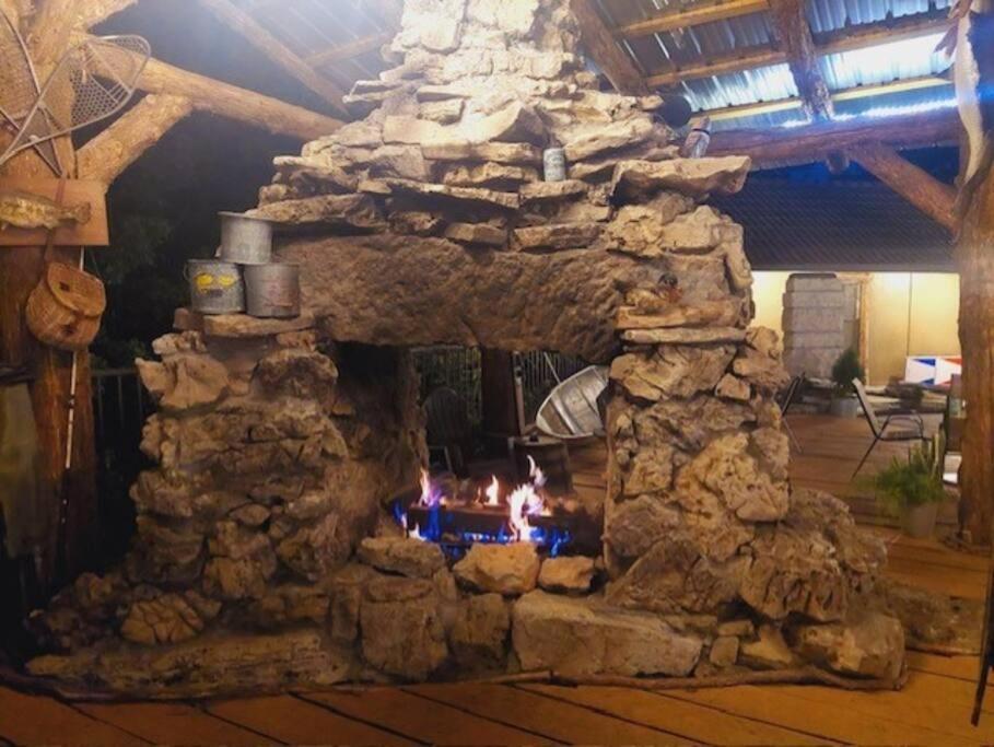 Stonegate Lodge 2 Queen Beds Wifi 50In Roku Tv Salt Water Pool Room #105 Eureka Springs Ngoại thất bức ảnh