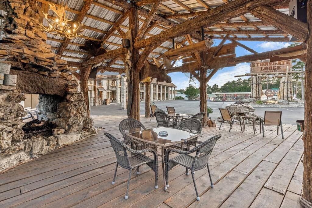 Stonegate Lodge 2 Queen Beds Wifi 50In Roku Tv Salt Water Pool Room #105 Eureka Springs Ngoại thất bức ảnh