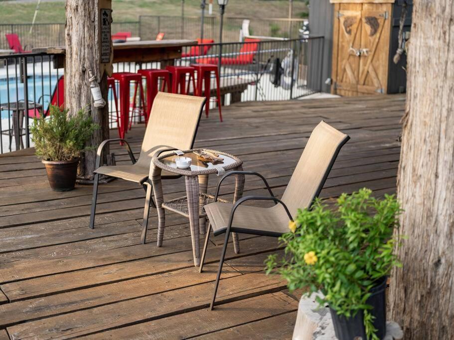 Stonegate Lodge 2 Queen Beds Wifi 50In Roku Tv Salt Water Pool Room #105 Eureka Springs Ngoại thất bức ảnh